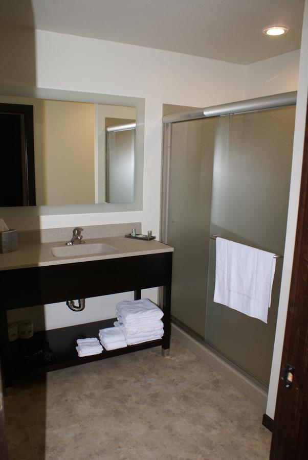 Boarders Inn & Suites By Cobblestone Hotels - Syracuse Exterior foto
