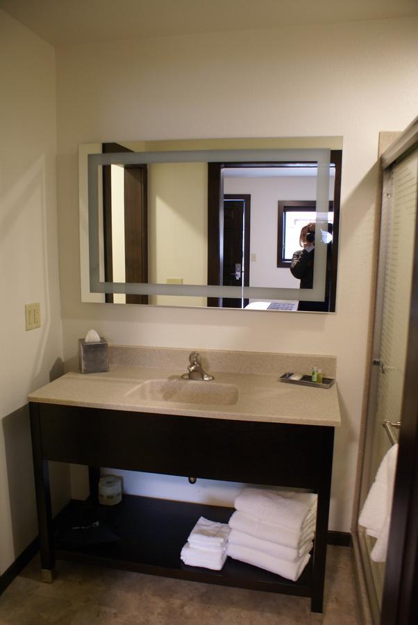 Boarders Inn & Suites By Cobblestone Hotels - Syracuse Habitación foto