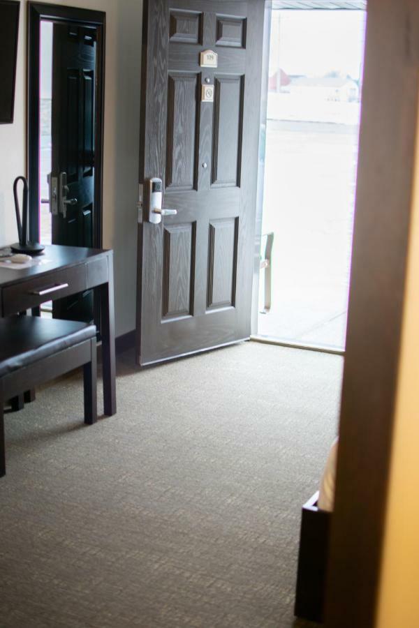 Boarders Inn & Suites By Cobblestone Hotels - Syracuse Exterior foto